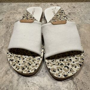 Tom’s Carly Slides White Sandals Womens Size 8 Anima Print Soles
